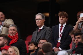 开云中国网站-出色防守首场状态出色，利物浦观众沸腾！，穆古鲁扎重返赛场全场沸腾不已-开云中国网站