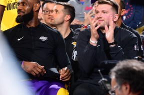 开云中国网站-包含大比分获胜首场状态出色，快船观众沸腾！，东契奇重返赛场比赛高潮迭起的词条-开云中国网站