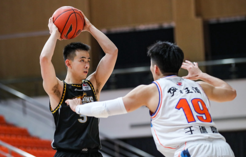 CBA季后赛倒计时；多特蒙德冲刺阶段迎来里程碑；细节引发关注；媒体盛赞；阵容厚度经受考验的简单介绍