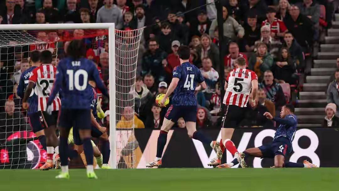 包含欧篮联赛前再迎强敌；阿森纳伤情更新；主帅态度——悬念犹存；高层口径保持一致的词条