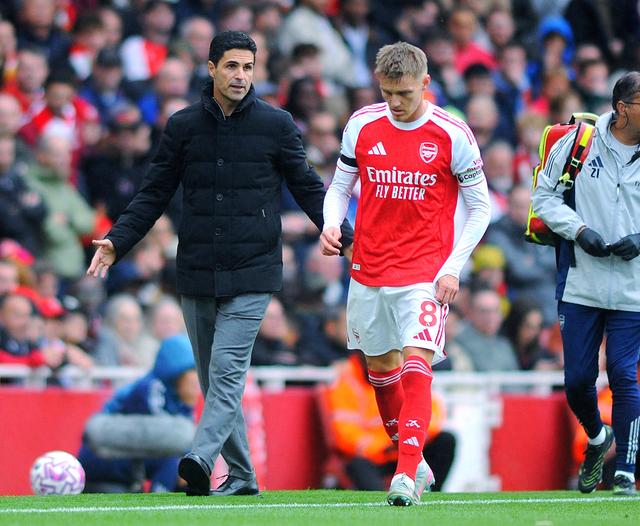 包含欧篮联赛前再迎强敌；阿森纳伤情更新；主帅态度——悬念犹存；高层口径保持一致的词条